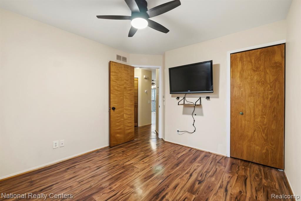 924 Saybrook Drive, Waterford, MI 48327 — Photo 17