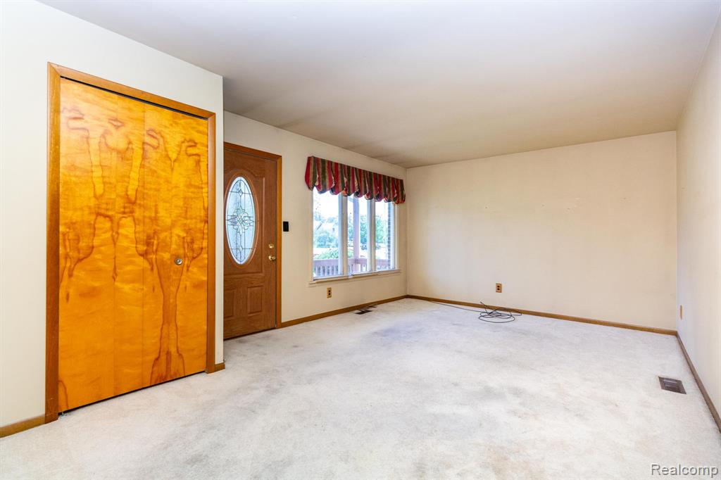 5513 Leann Court, Newport, MI 48166 — Photo 4