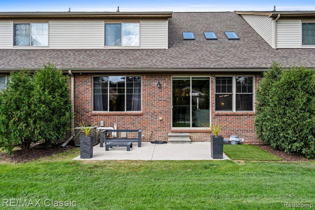 42456 GATEWAY Drive, Plymouth, MI 48170 — Photo 3