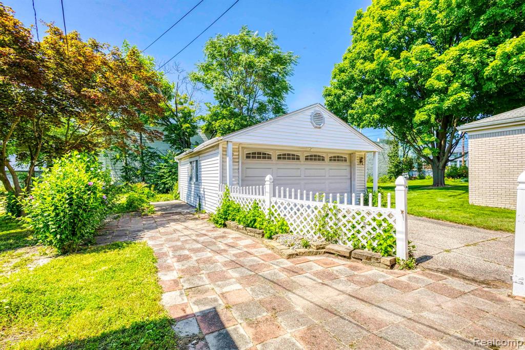 8125 MACKAY, Utica, MI 48317 — Photo 5