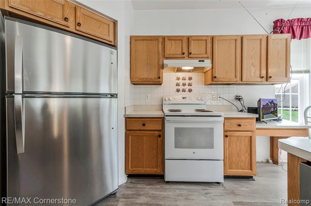 8307 Parkside Drive, Westland, MI — Photo 11