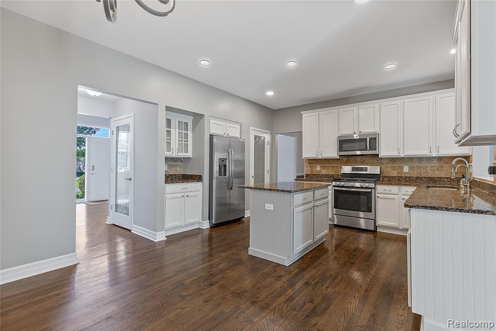 4360 Carriage Hill Court, Oakland, MI 48306 — Photo 14