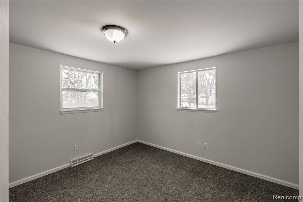 6445 Pontiac Lake Road, Waterford, MI 48327 — Photo 7