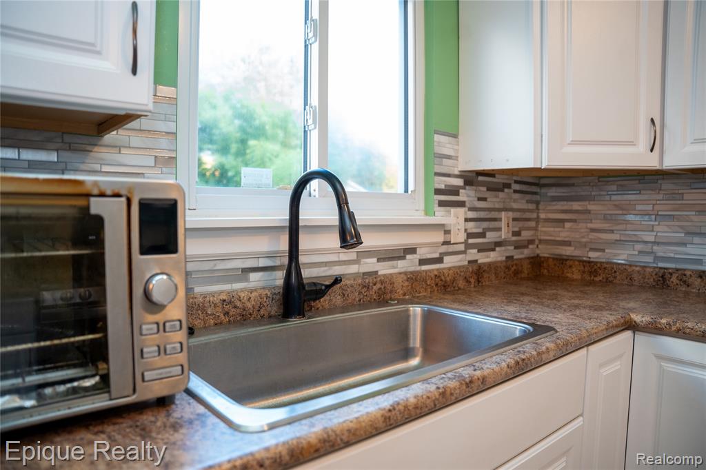 4505 Old Carriage Road, Flint, MI 48507 — Photo 3