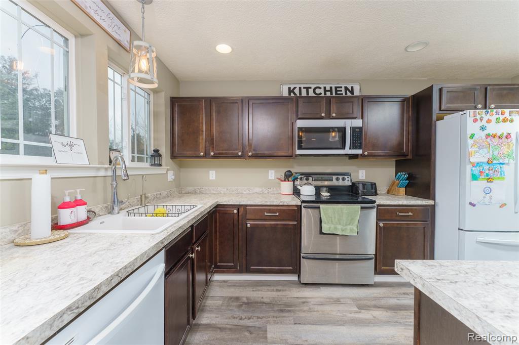 7047 Bennington Greens Drive, Owosso, MI 48867 — Photo 6