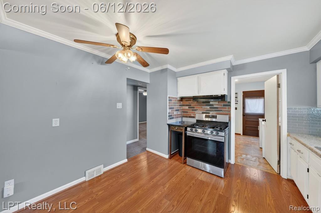 806 E Barrett Avenue, Madison Heights, MI 48071 — Photo 11