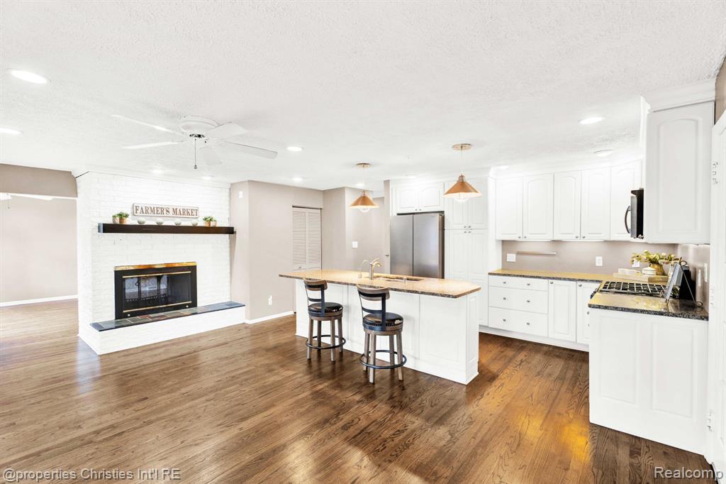 1700 MADDY Lane, Keego Harbor, MI 48320 — Photo 18