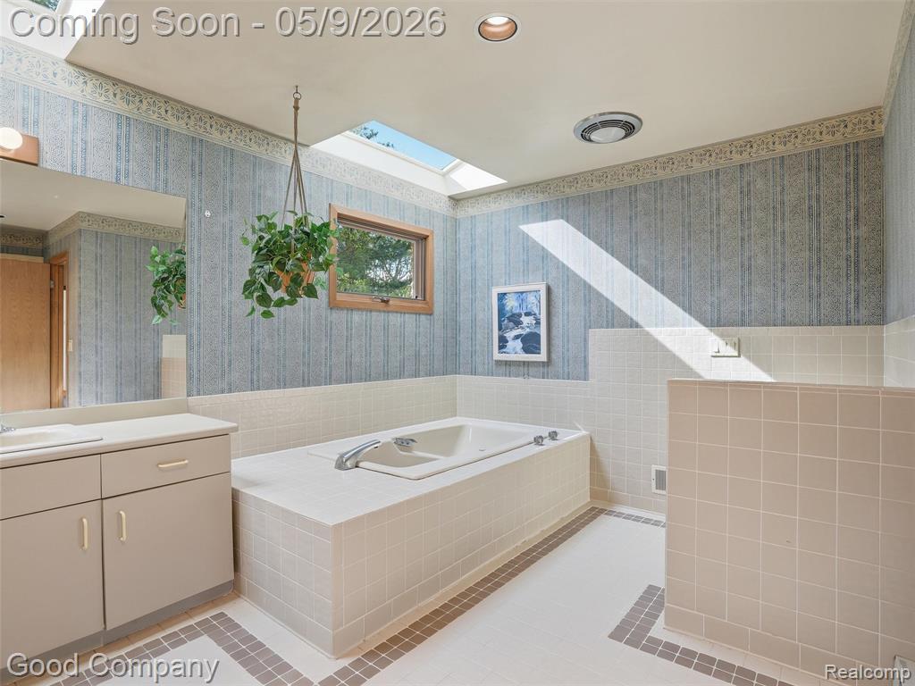 6733 Bloomfield Lane, West Bloomfield, MI — Photo 35
