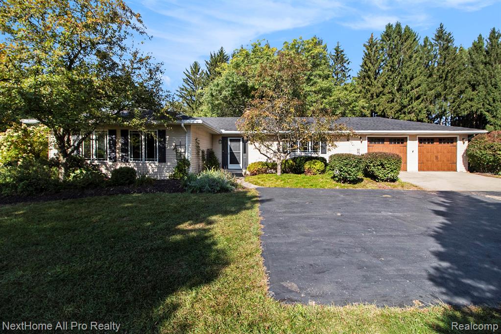 7195 Curtis Road, Northville, MI 48168 — Photo 2