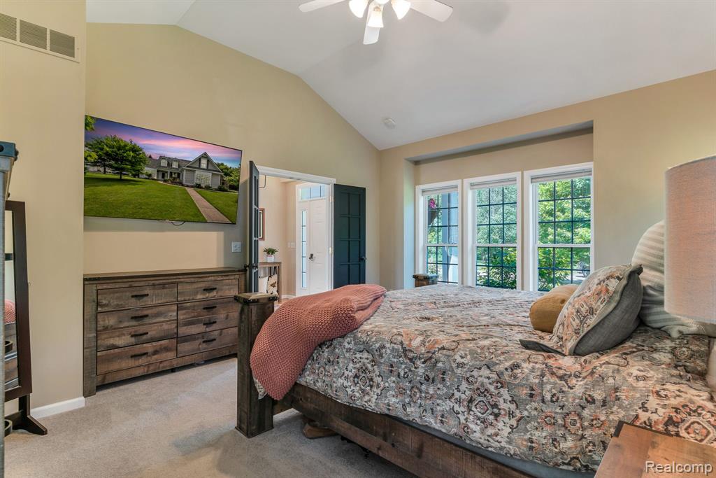 5827 WESTWOOD Drive, Grand Blanc, MI 48439 — Photo 31