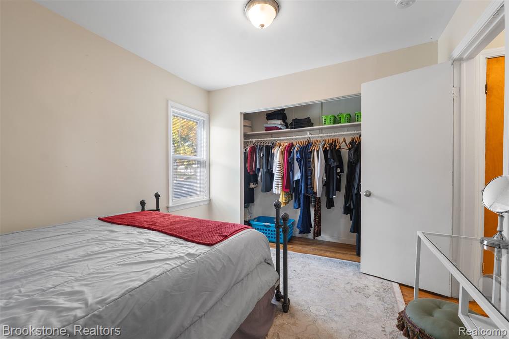 800 E BERNHARD Avenue, Hazel Park, MI 48030 — Photo 18