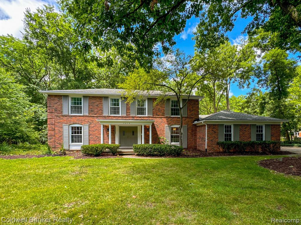 5679 Hunters Gate, Troy, MI 48098 — front exterior