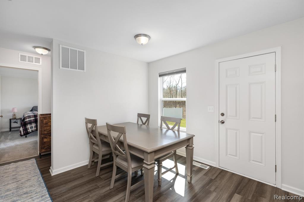 6006 BURTON ESTATES Drive, Burton, MI 48519 — Photo 13