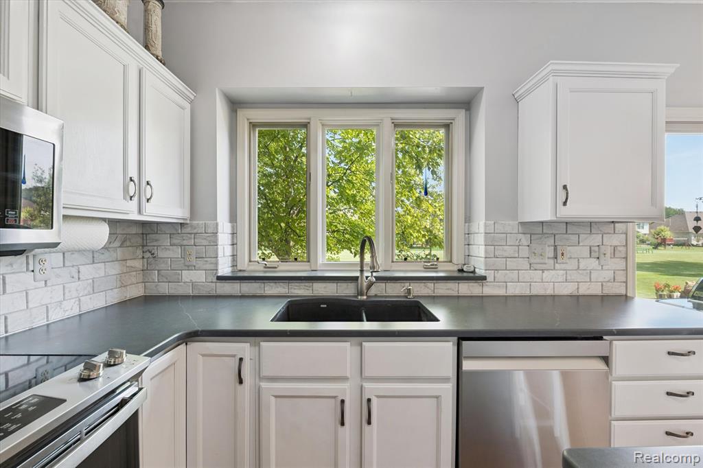45242 Thornhill Road, Canton, MI 48188 — Photo 23