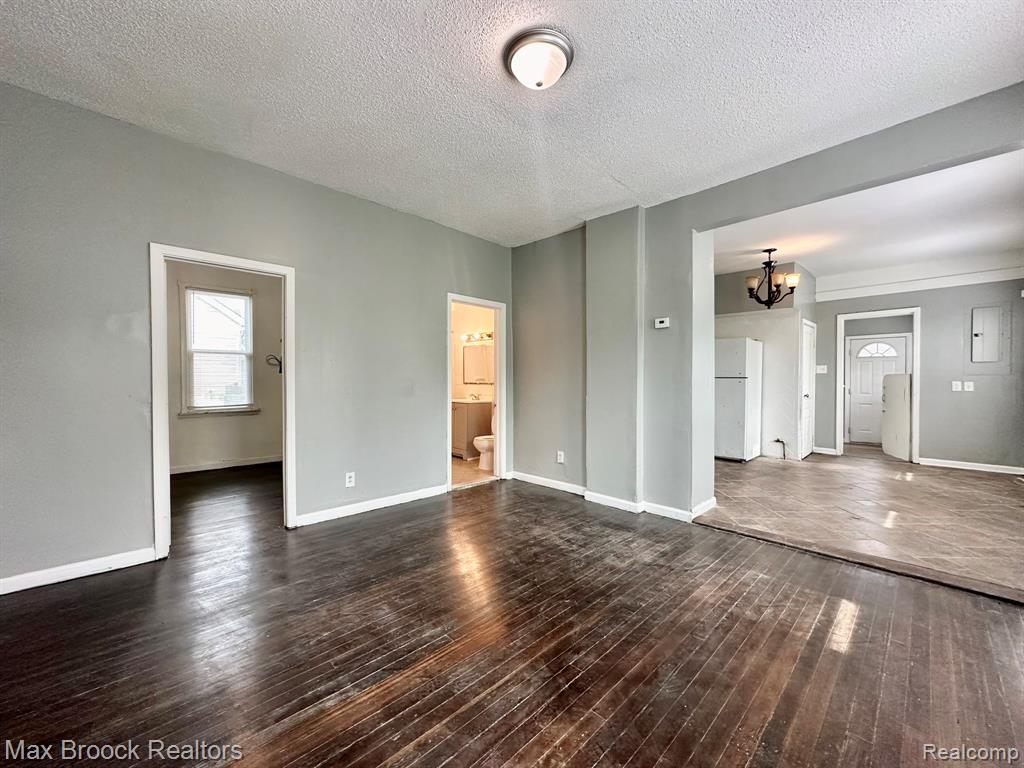 7584 Jackson Avenue, Warren, MI 48091 — Photo 5