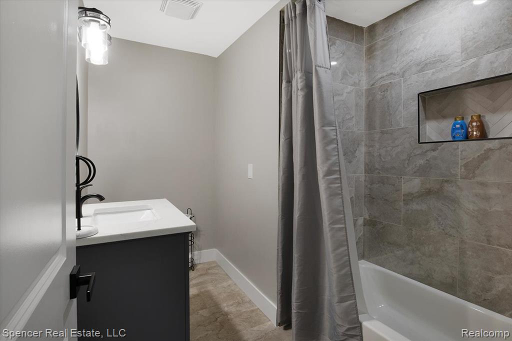 7669 S Eston Road, Clarkston, MI 48348 — Photo 41