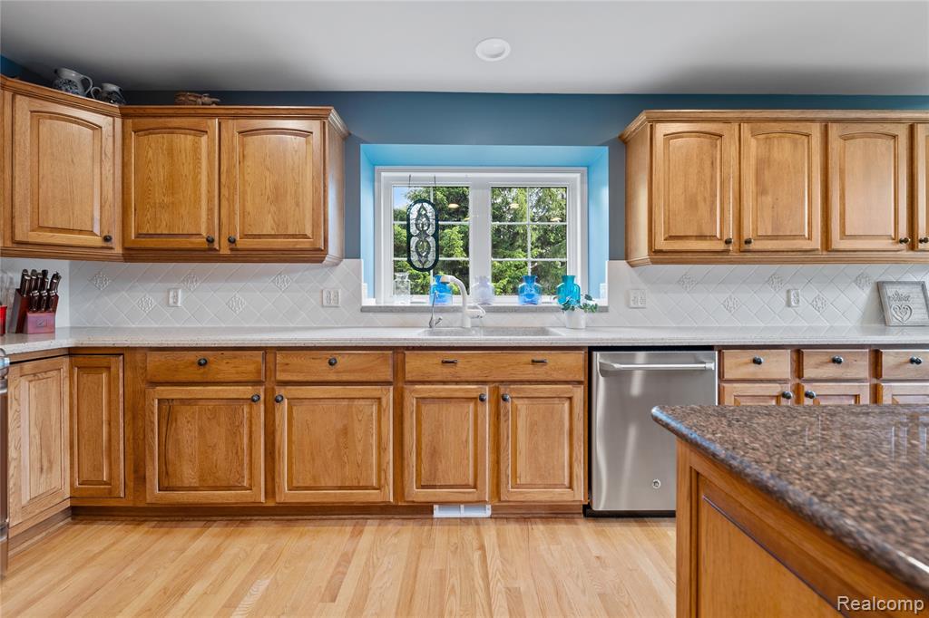 225 Redwood Lane, Leonard, MI 48367 — Photo 15
