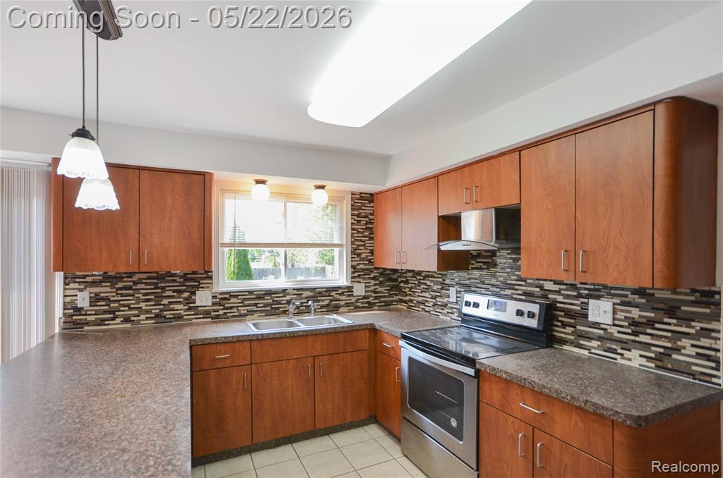 4048 Augustine Drive, Sterling Heights, MI 48310 — Photo 16