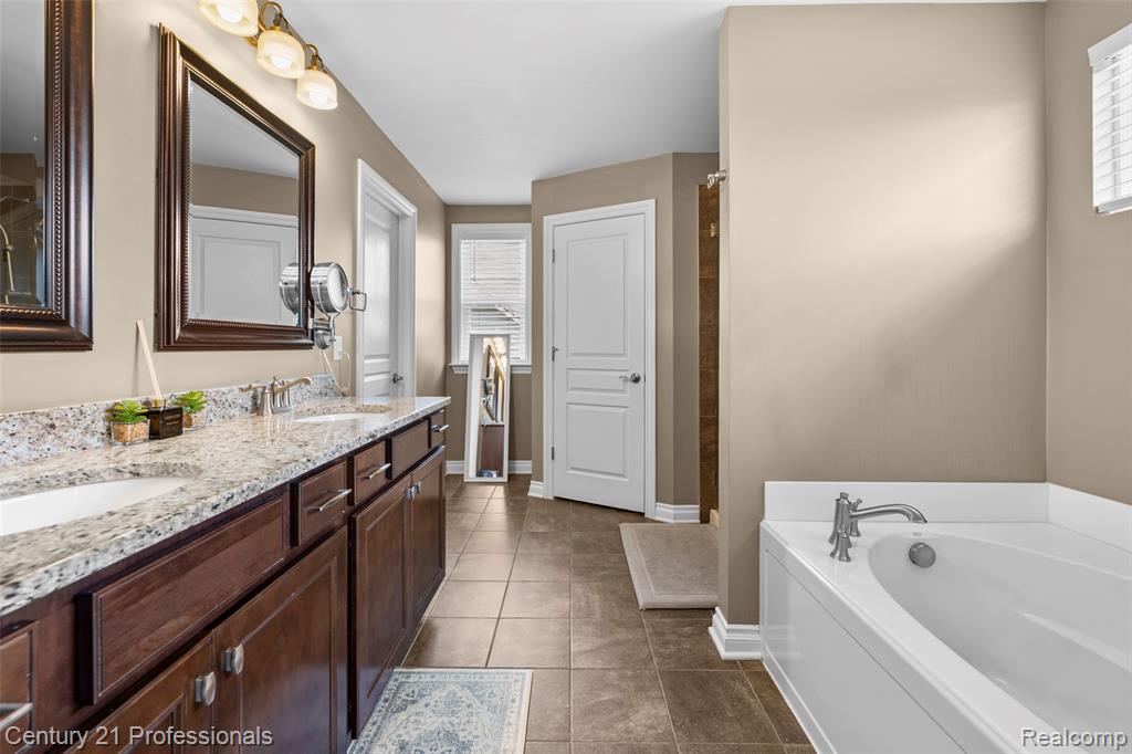 2083 Findley Circle, Lake Orion, MI — Photo 30