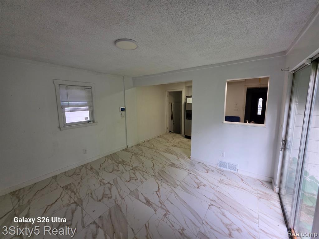 18344 Shiawassee Drive, Detroit, MI 48219 — Photo 8