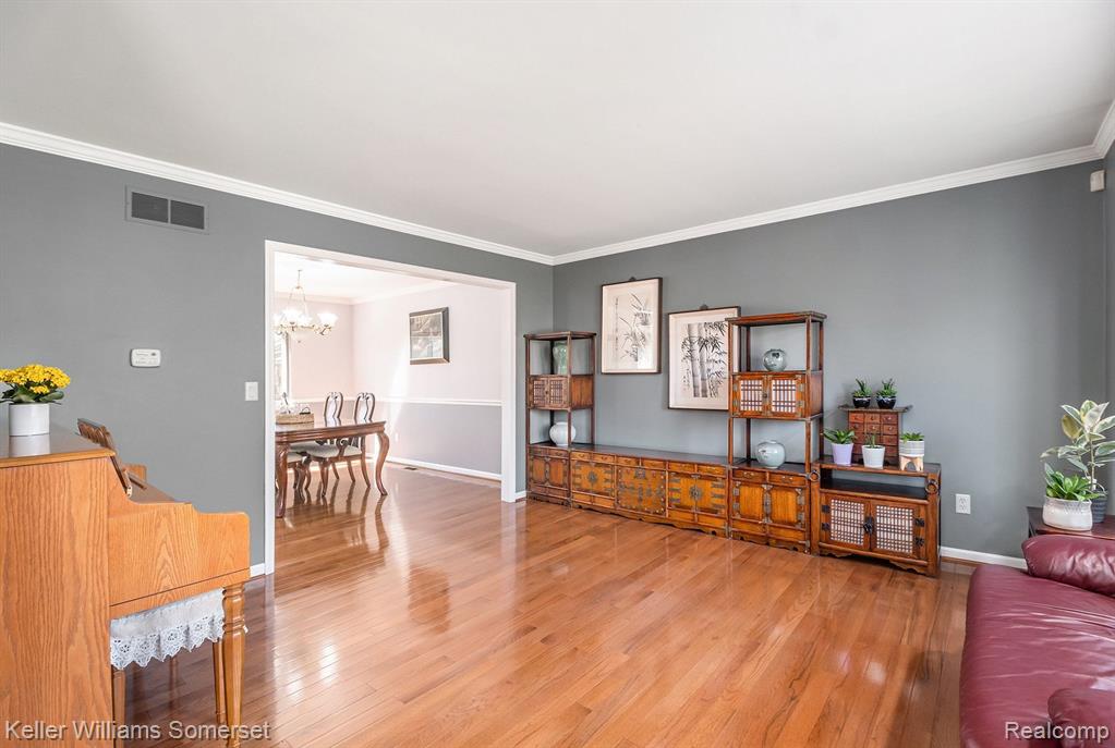 6955 WESTPOINTE Drive, Troy, MI 48085 — Photo 4