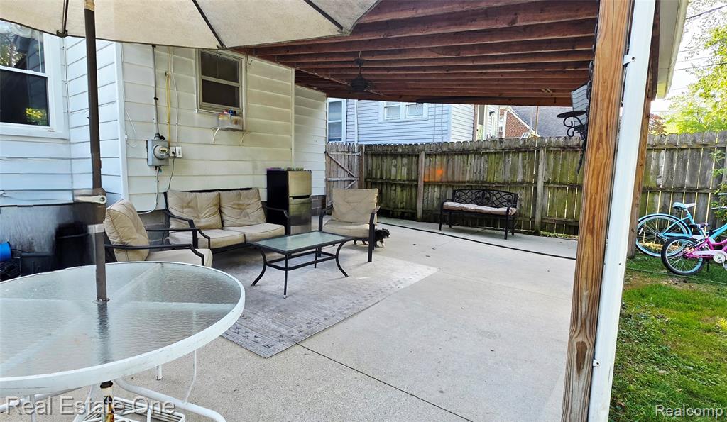 611 E Bernhard Avenue, Hazel Park, MI 48030 — Photo 20