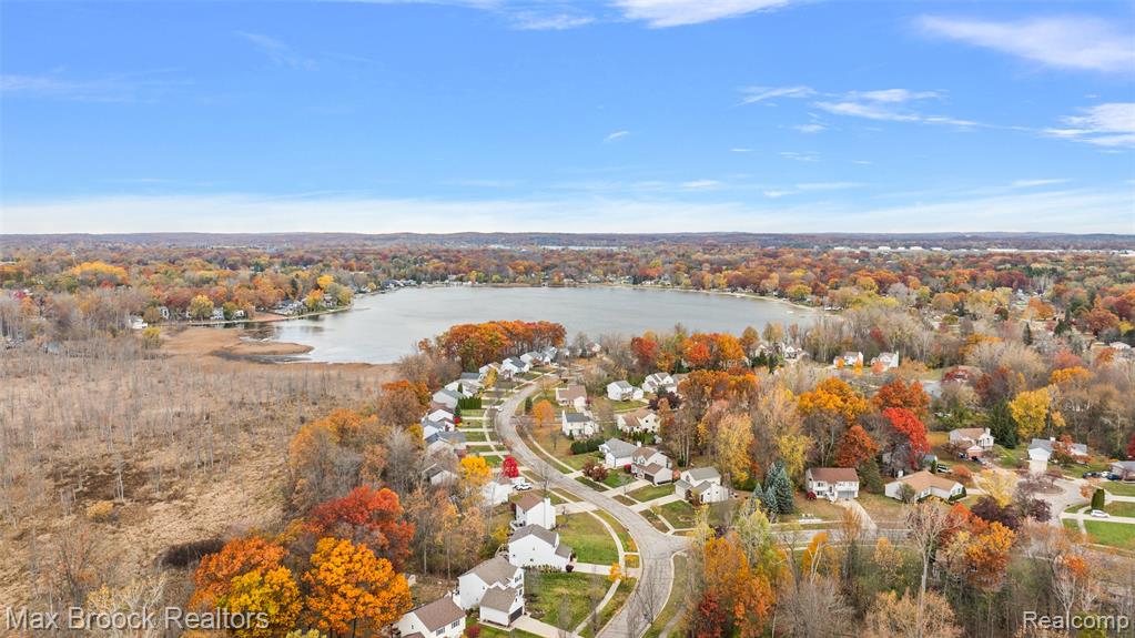 437 Cove View Drive, Waterford, MI 48327 — Photo 27