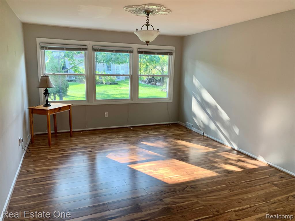 4757 HYDE PARK Drive, Troy, MI 48085 — Photo 4