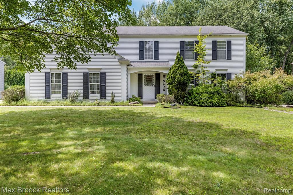 5495 Kingsfield Drive, West Bloomfield, MI — front exterior