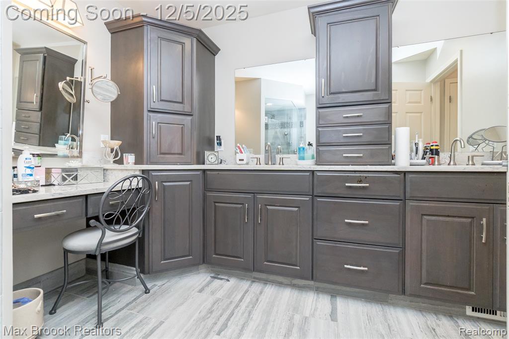 6157 Lochmore Drive, Commerce Twp, MI 48382 — Photo 34