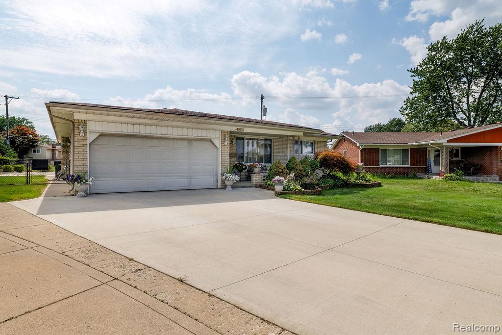 4908 Kadena Court, Sterling Heights, MI 48310 — Photo 3