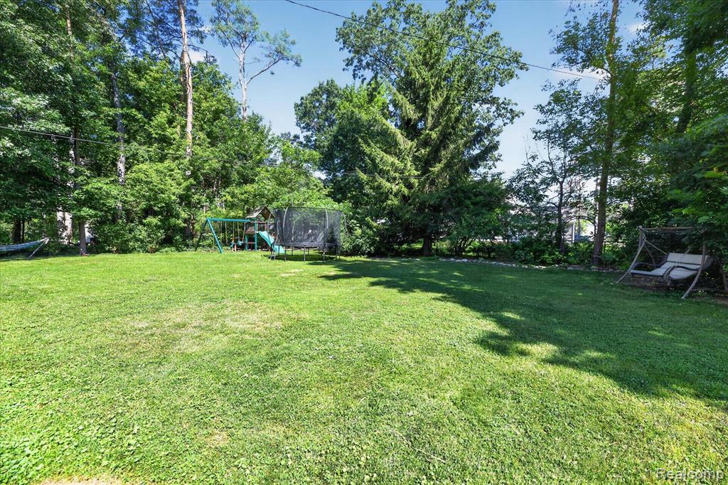 554 Bluewater Drive, Holly, MI 48442 — Photo 6