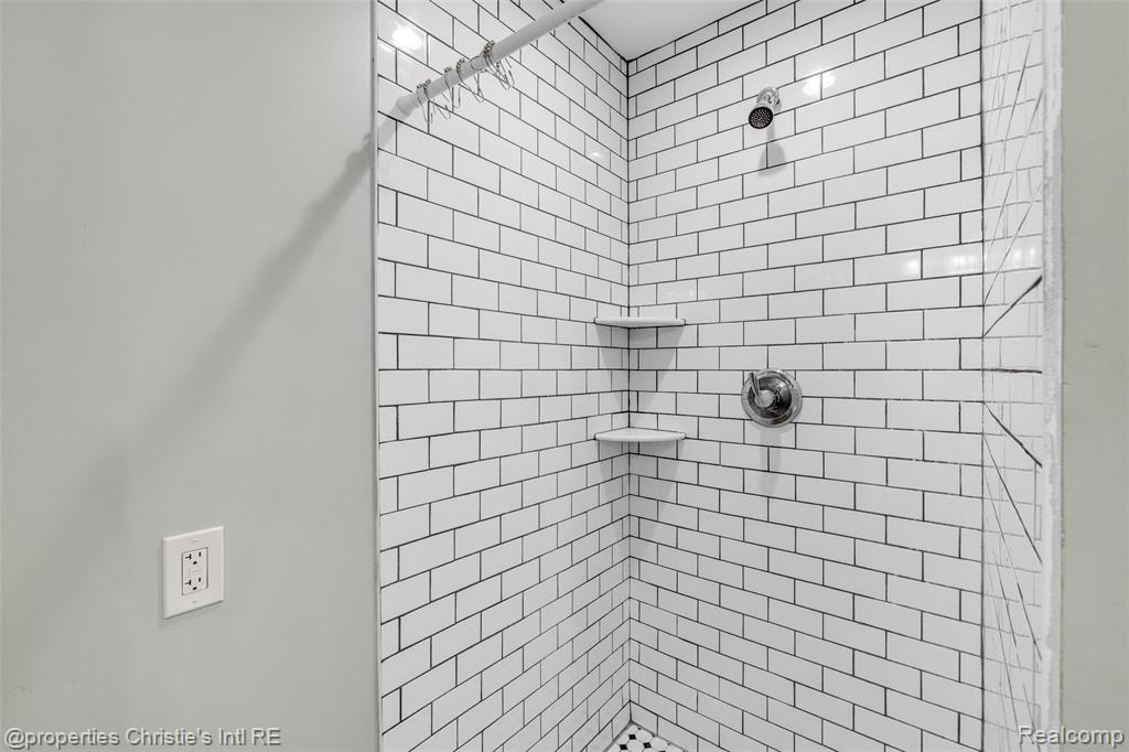 17394 Warrington Drive, Detroit, MI 48221 — Photo 43