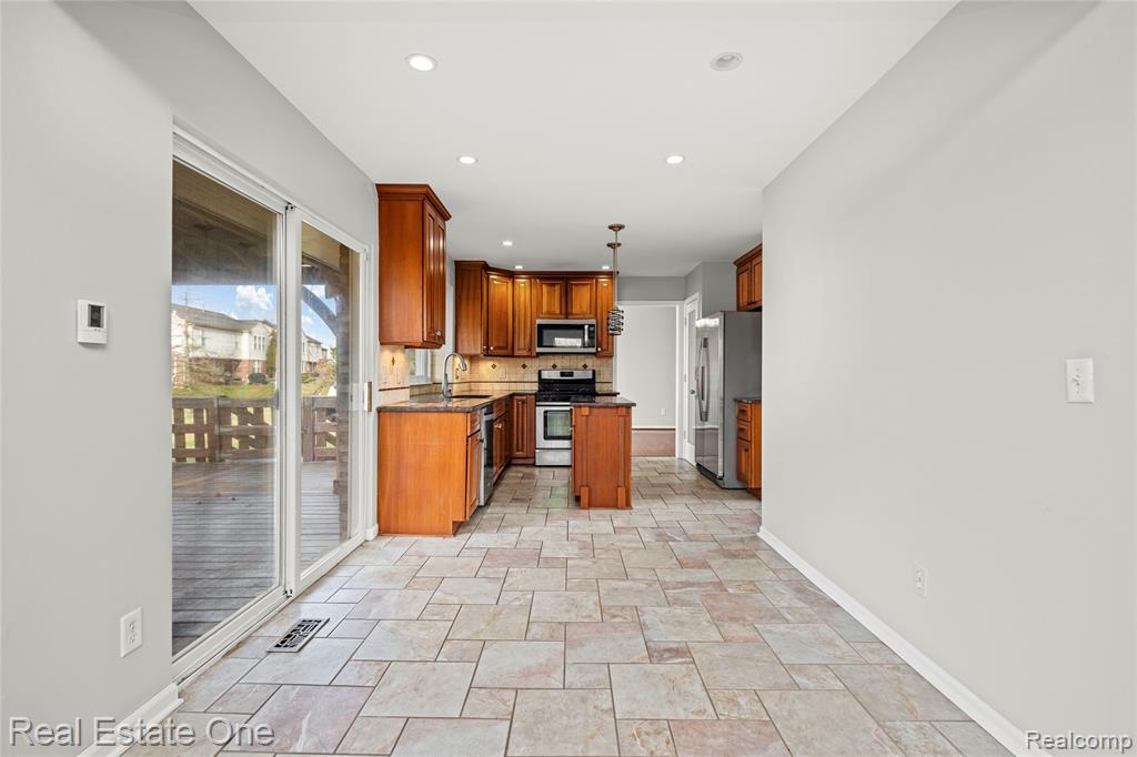 4648 Pond Run, Canton, MI 48188 — Photo 12