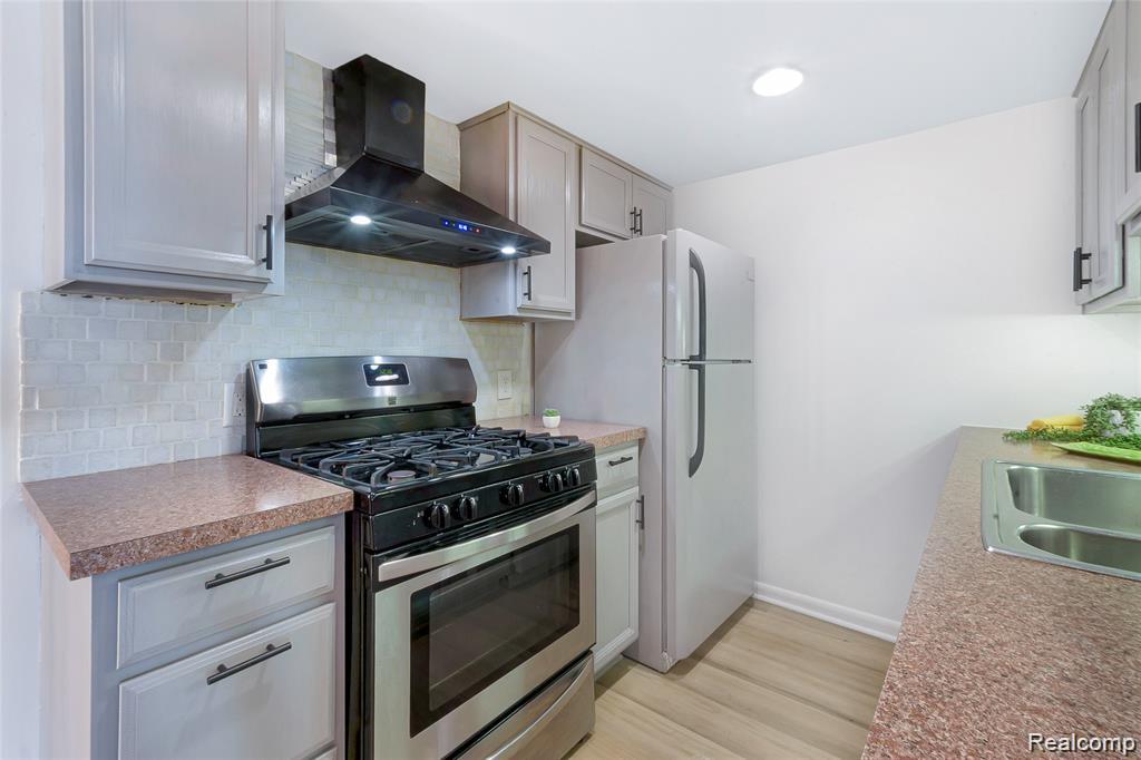 9671 Harbour Cove Court, Ypsilanti, MI 48197 — Photo 5