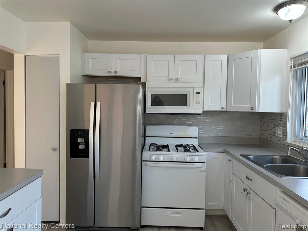 10666 N OAK Drive, Ferndale, MI 48220 — Photo 7