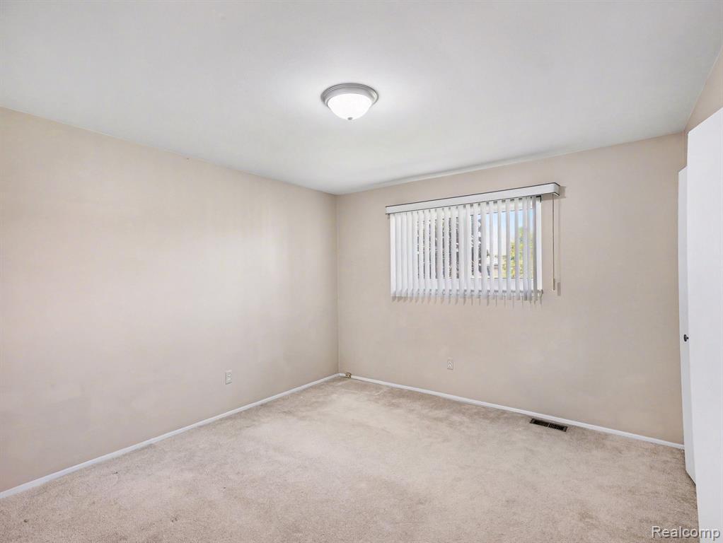 39629 Edgemont Drive, Sterling Heights, MI 48310 — Photo 19