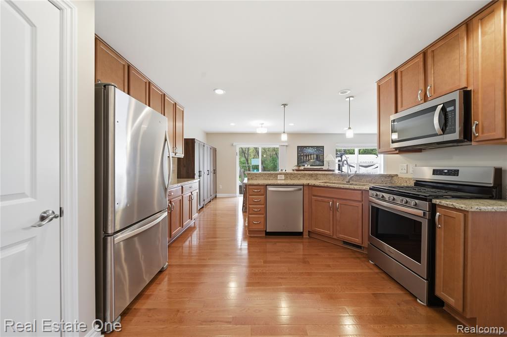8915 Gittins Street, Commerce Twp, MI 48382 — Photo 9