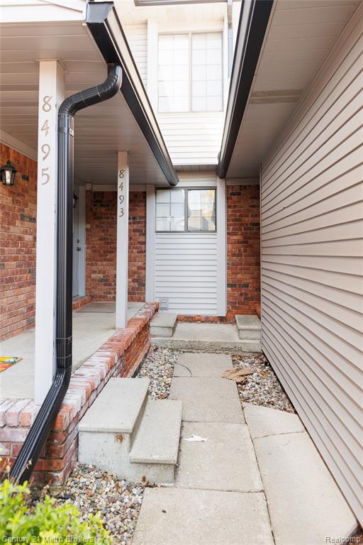 8493 Pepper Ridge Drive E, Grand Blanc, MI 48439 — front exterior