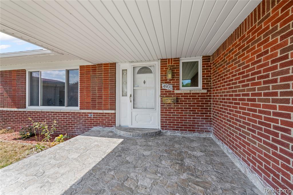 4900 Kadena Court, Sterling Heights, MI 48310 — Photo 8