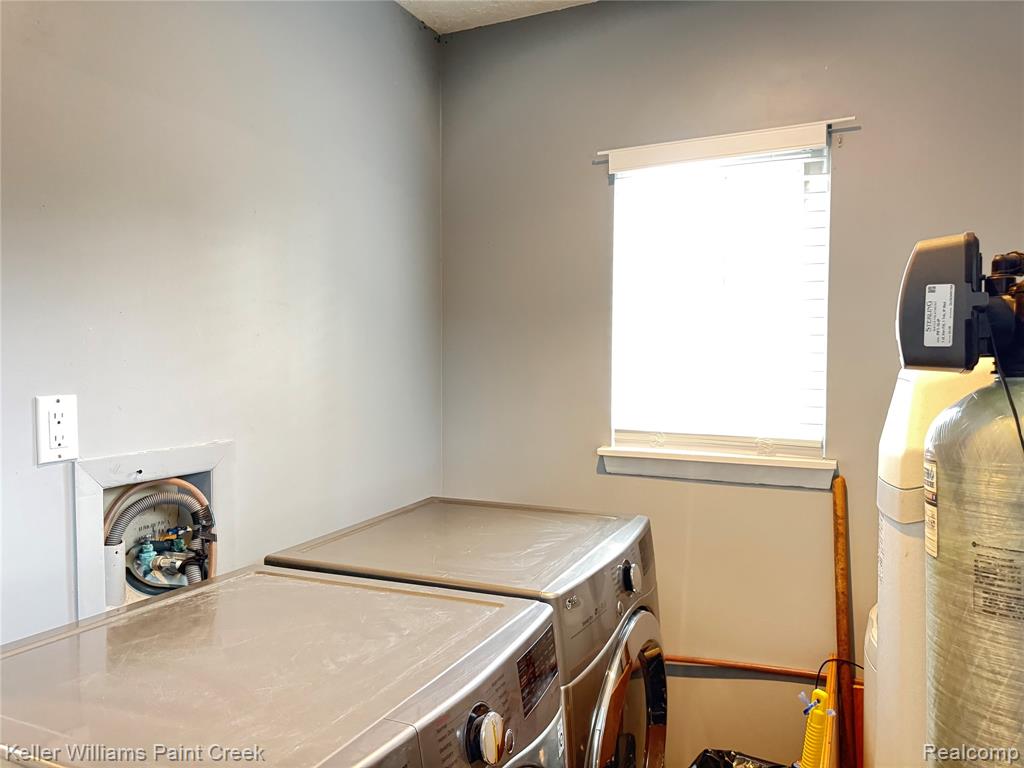 6768 Buckland Avenue, West Bloomfield, MI 48324 — Photo 22