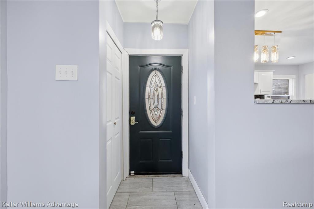 2145 Vernier Road, Grosse Pointe Woods, MI 48236 — Photo 5