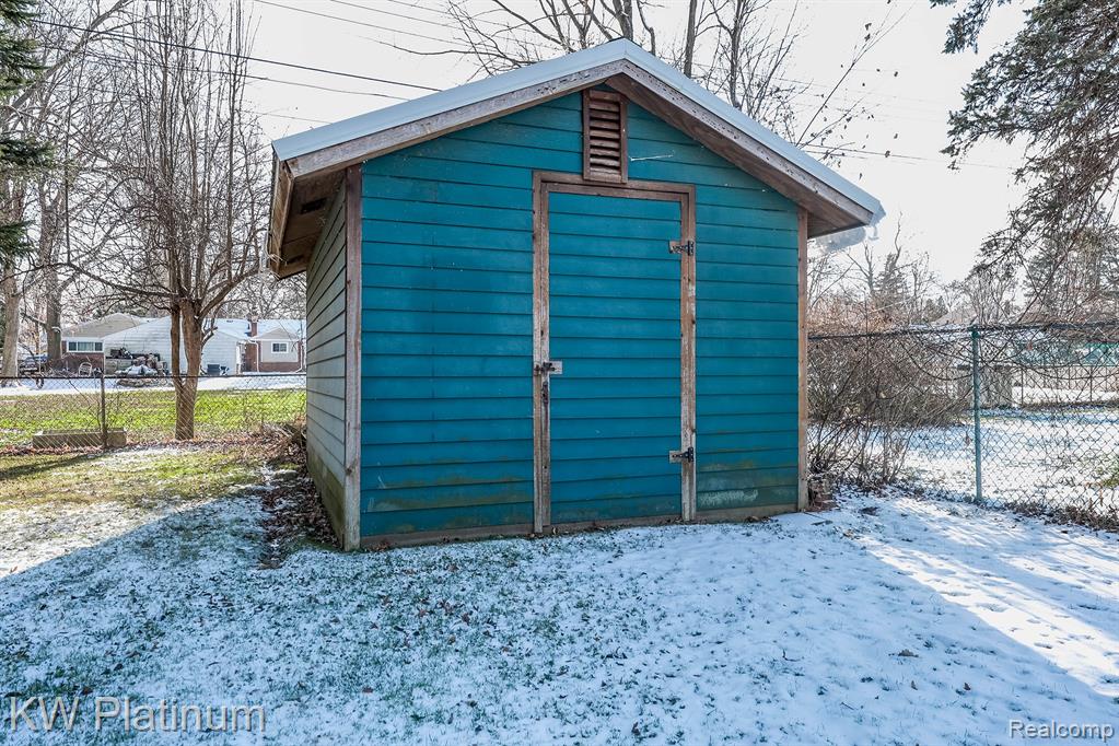 541 Cloverlawn Street, East China, MI — Photo 32