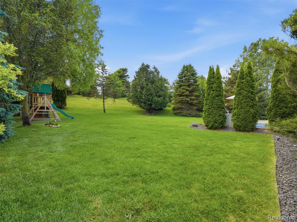 9095 Rotondo Drive, Howell, MI 48855 — Photo 33