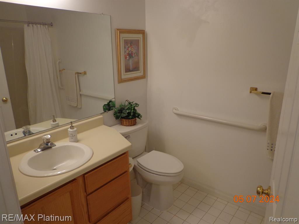 620 CURZON Court, 102, Howell, MI 48843 — Photo 14