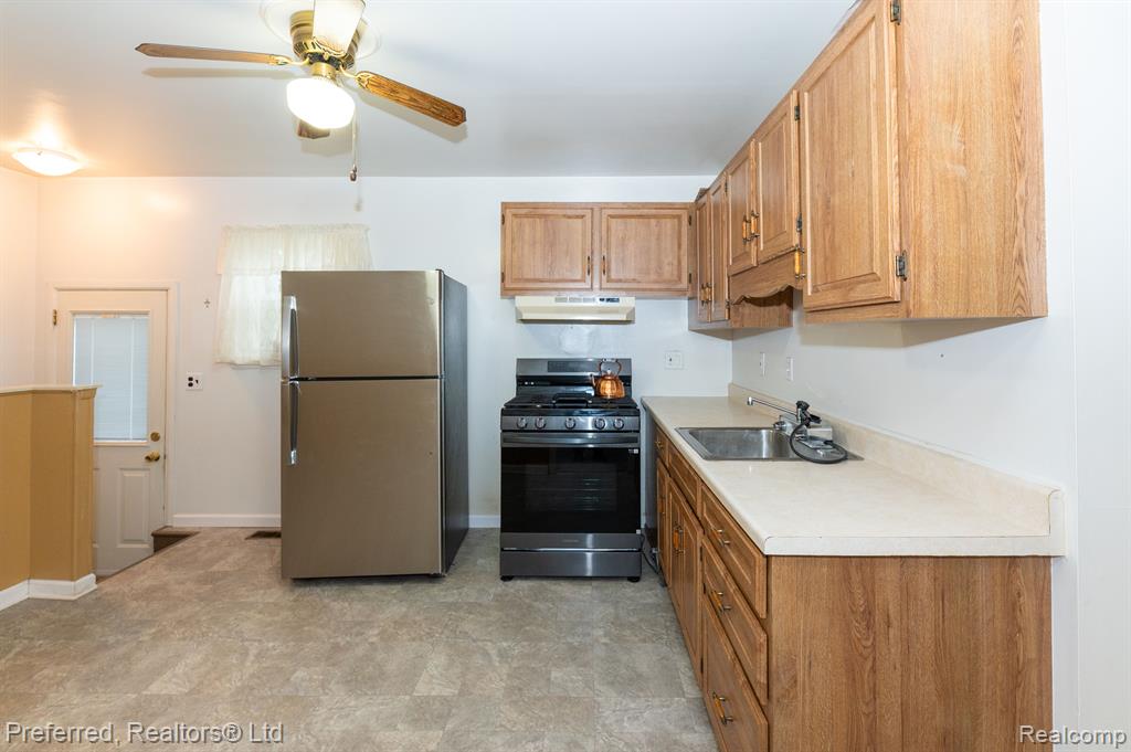 7252 LUANA Avenue, Allen Park, MI 48101 — Photo 9