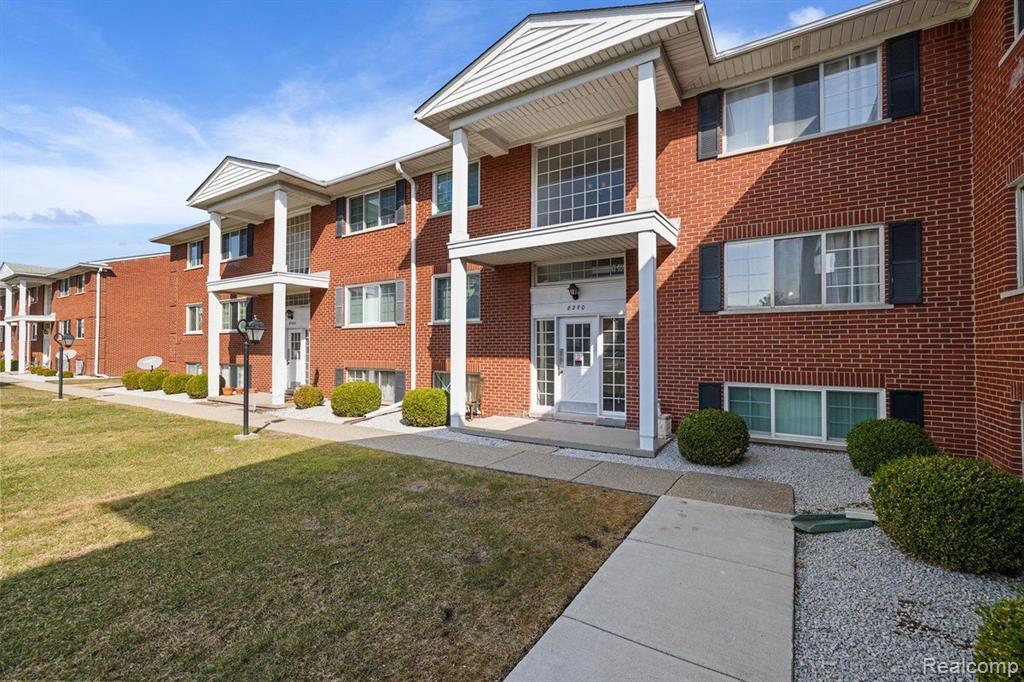 8270 CRESTVIEW Drive, C7, Sterling Heights, MI 48312 — Photo 26