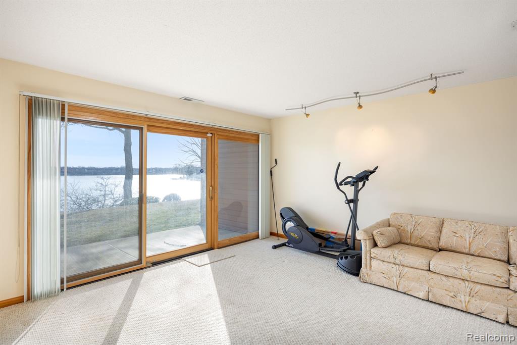 48041 BAYSHORE Drive, Belleville, MI 48111 — Photo 16