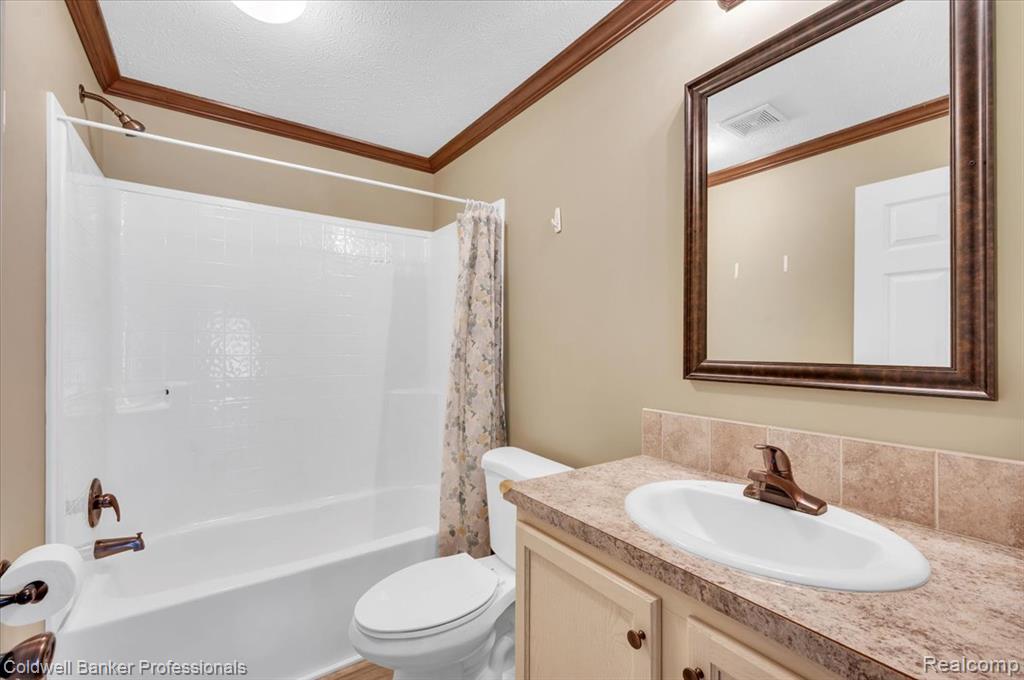 289 Pompano Court, Lapeer, MI 48446 — Photo 17