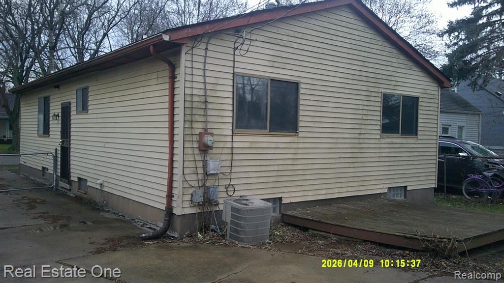 18949 Kenosha Street, Harper Woods, MI 48225 — Photo 3